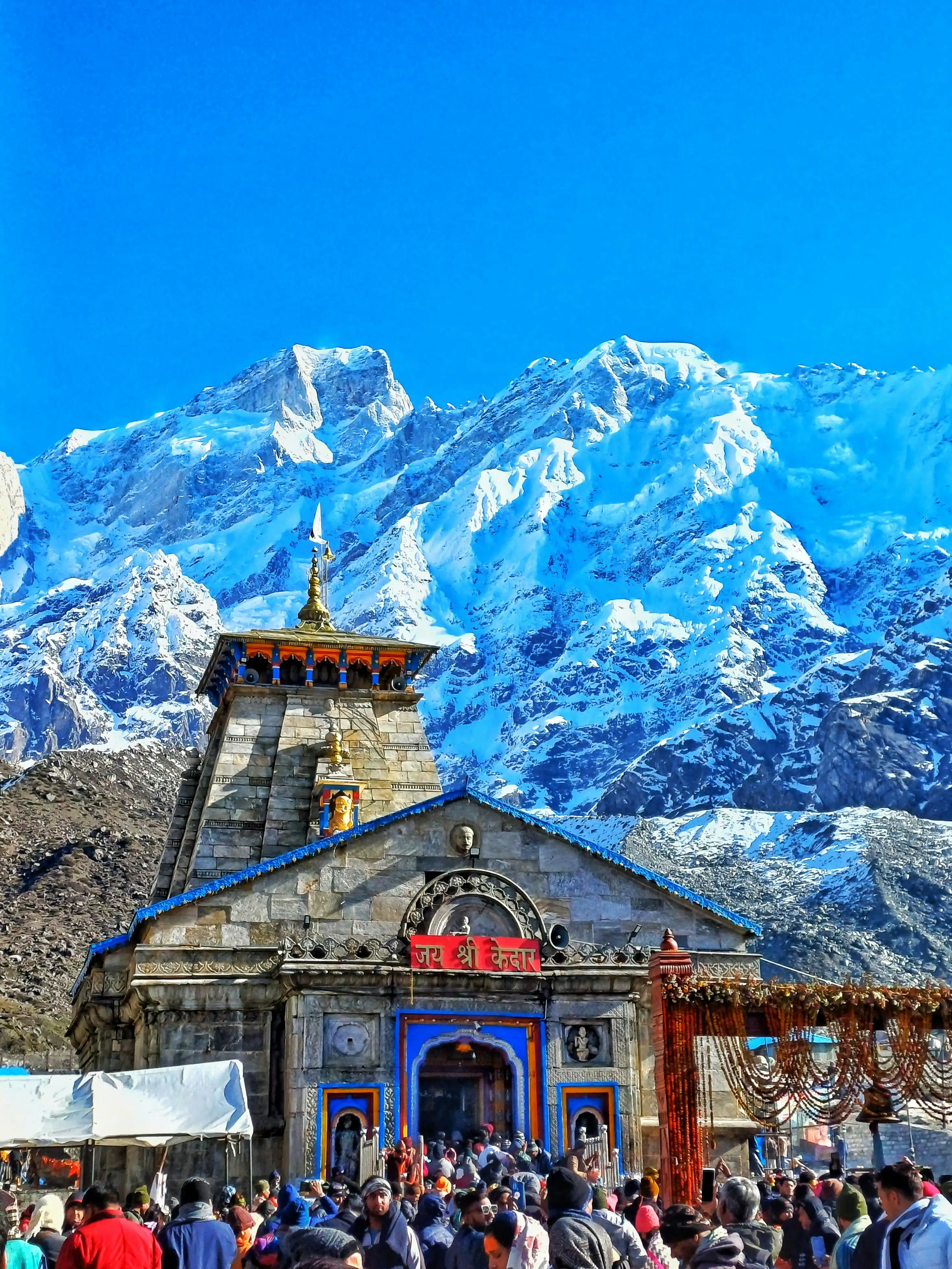 Kedarnath Temple with a panoramic view of the Himalayas, a key pilgrimage destination in Uttarakhand.